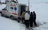 جدال ۲۴ ساعته با برف و کولاک برای نجات جان مادر۳۹ ساله باردار در هوراند