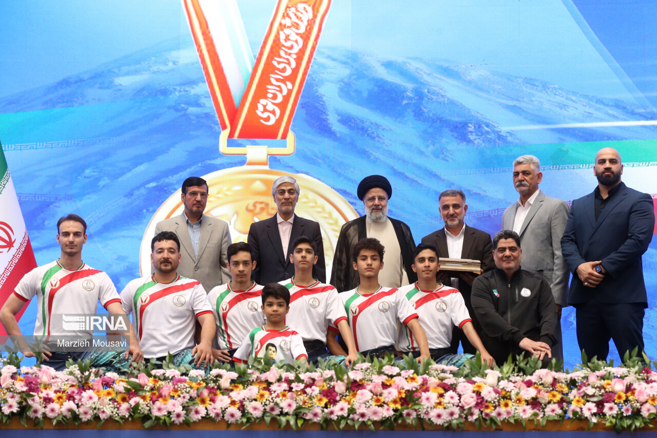 بازخوانی گام‌های بزرگ شهید جمهور در ورزش در روز افشای پروژه‌ نخ‌نمای بیرانوند در پرسپولیس