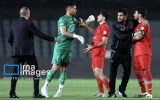 حاشیه‌های استقلال و تراکتور؛ آب‌پاشی و درگیری در شعارهایی غیرقابل پخش